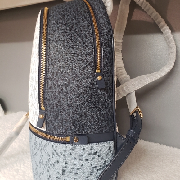 Michael Kors Rhea backpack - Picture 2 of 5